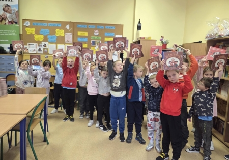  ''Mała książka - wielki człowiek'' - wizyta klas pierwszych w bibliotece szkolnej 